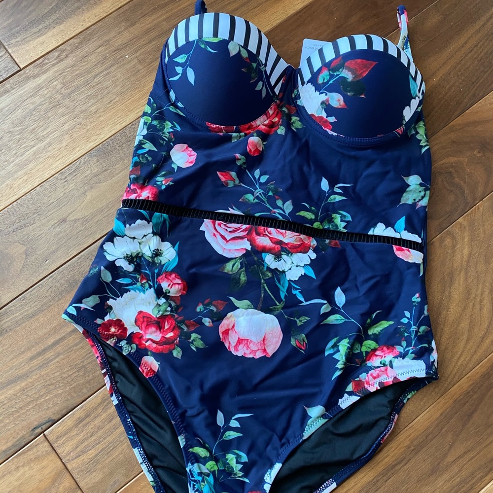 BRAND NEW CUPSHE SWIMWEAR
